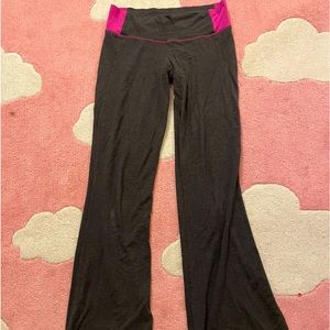 *RARE* ORIGINAL GREEN APPLE YOGA PANTS